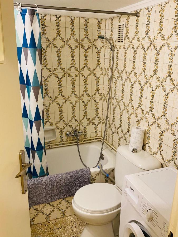 Metaxourgio Spacious Two Bedroom Apartment Атина Екстериор снимка