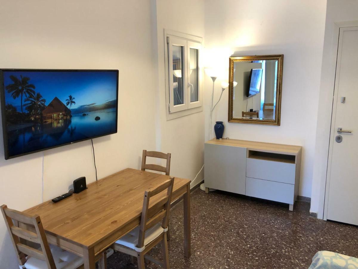 Metaxourgio Spacious Two Bedroom Apartment Атина Екстериор снимка